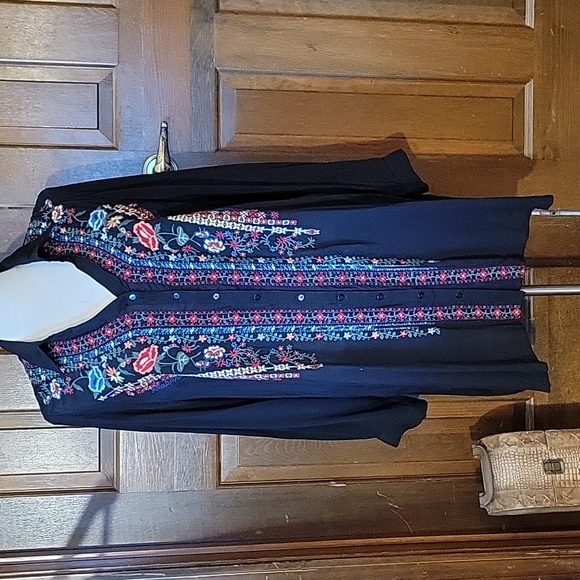paparazzi Tops - Embroiderd Tunic 2X